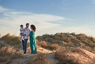 Preboda en la playa con su hijo
