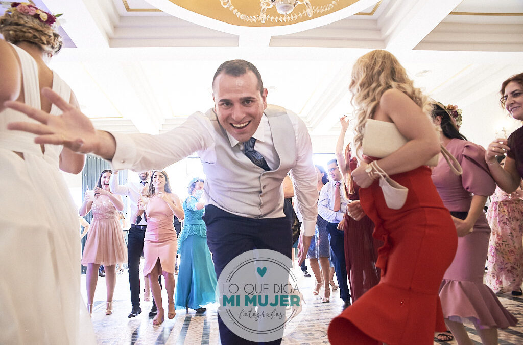 Fotógrafo de bodas en Sanlucar la Mayor – Boda en Iglesia de Santa María – Celebración en Tierra Blanca Salteras
